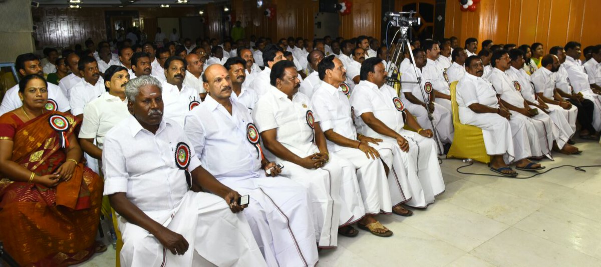 AmmkTTV's tweet photo. #AMMK தலைமை கழக நிர்வாகிகள், மாவட்ட கழகச் செயலாளர்கள் ஆலோசனைக்கூட்டம் திருச்சியில் நேற்று நடைபெற்றது. @TTVDhinakaran https://t.co/fGE0o6BtvJ