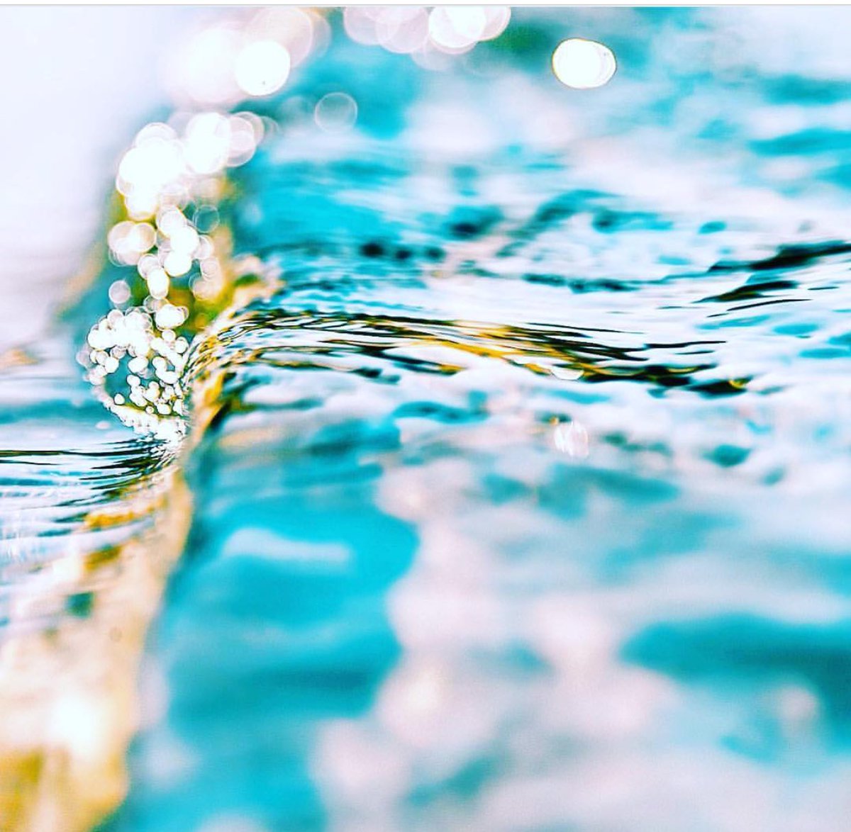 floatationLife's tweet photo. We need to allow ourselves more time to let our mind wander ✨🌎 #floatationtherapy #FloatationLife #HealthSpa #MentalHealth https://t.co/qHRBx9ZQlh