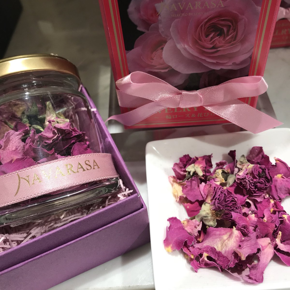 伊勢丹グルメ Isetan Sur Twitter 国産薔薇のハーブティー ジュエリーローズ 可憐な薔薇の繊細な香りと鮮やかな色合いにうっとり 本館地下1階 ナヴァラサ 伊勢丹新宿店 ハーブティー バラ