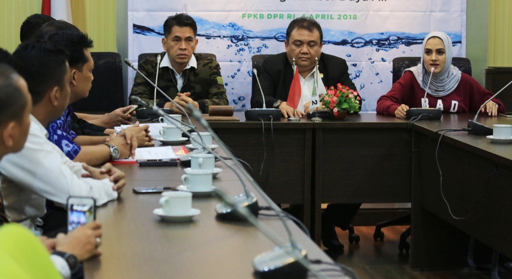 Puluhan notaris kembali mengadu ke <a href="/FraksiPKB/">Fraksi PKB DPR RI</a> diterima anggota Komisi III Anwar Rahman