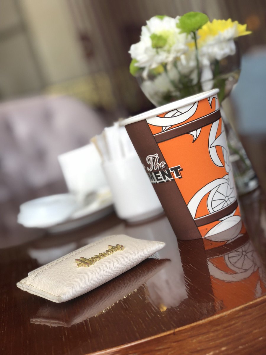 bqtr2014's tweet image. صاحبي صبّح علي و لاتفكر تبطي
انت بك يبدا صباحي و يتزّين حالي 
ٓ
غيرك يحاول يحلّ و في محلك يبطي 
غالي : و تبقى من بد الأوادم غالي :)