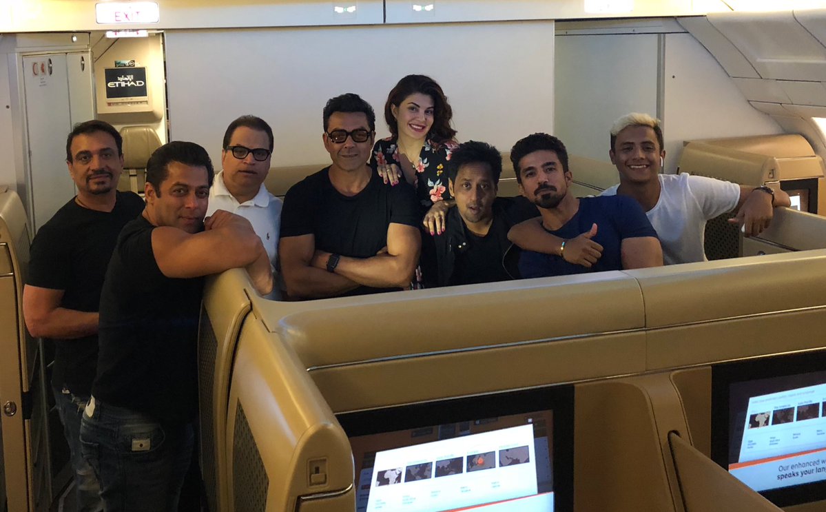 BollywoodUncut's tweet photo. #Race3Diaries😇#Race3ThisEid😇#Race3Eid2018😇#Race3Begin😇#Race3InAbuDhabi😇

🎥Watch Full #Video #BobbyDeol Shared #LiveChat #AboutLastNight 
#WarpUp Party With #Race3 Team 

View More 👉https://t.co/BcMI5iGEur https://t.co/rVZIQFH2jr