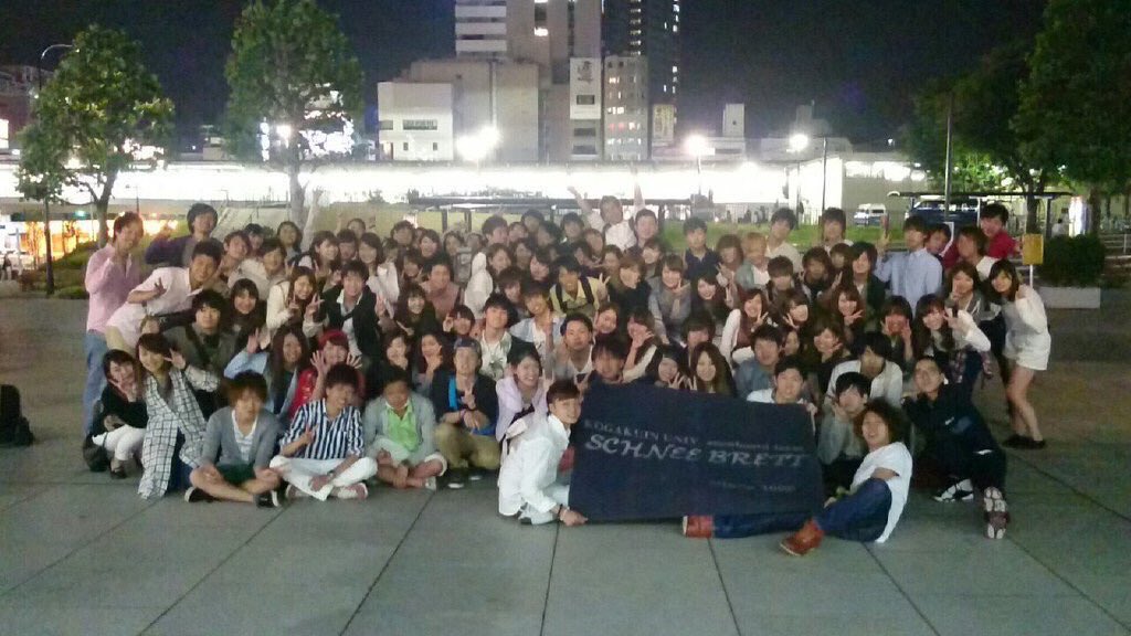 新入生の皆さん、大学、専門学校、短大、ご入学おめでとうございます😊
スノーボードサークルシュニーブレットです！

都内の大学を中心にビラ配りを行い、新入生の勧誘をしています！
興味があったらtwitterのDMやメールなどで連絡おねがいします！

#インカレ #スノボーサークル