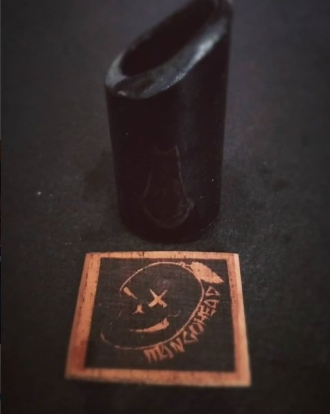 MangoheadAsia's tweet photo. Modified Bottle Neck Slide. I dropped a box full and smashed 10 , this is the best I can do to save one 😰😥😢. #bottleneckslide #mangohead #cigars #cigarettes #cigarbox #cigarboxguitar #cigarboxukulele #3stringguitar #4stringguitars #ukuleles #guitarart #guitars #guitarbuilder https://t.co/qOmKdkjJy0