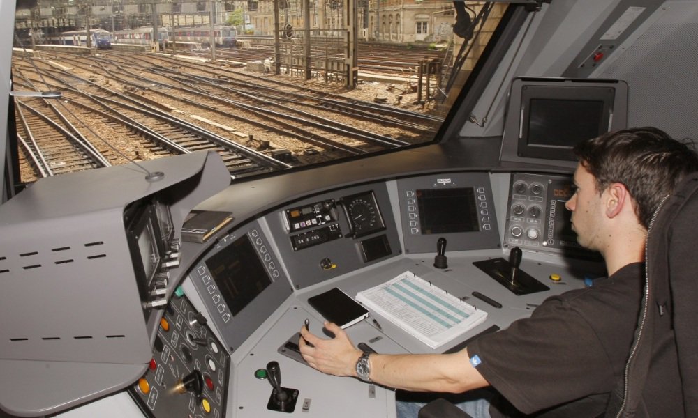 Le Pdt du département de Seine-et-Marne demande à l’Etat de faire "usage du droit de réquisition des cheminots"
➡ @JLTHIERIOT , président (LR) du conseil départemental de Seine-et-Marne, donne son sentiment chez Jean-Jacques Bourdin à 8h10 en direct sur RMC
#BourdinDirect