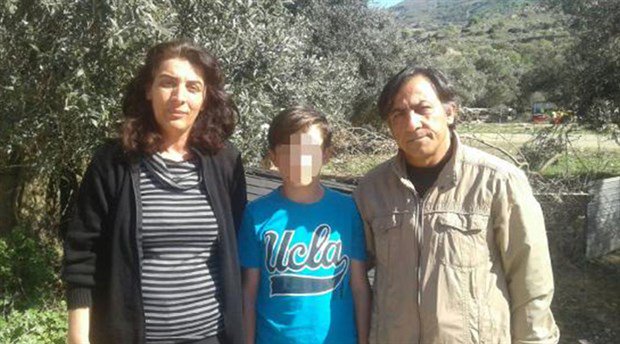 Çanakkale’de bir okulda erkek öğrenci, saçı olduğu için toka takılarak aşağılandı. Kayseri’de ise şiddet uygulayan öğretmene 9 ay hapis cezası verildi birgun.net/amp/haber-deta…