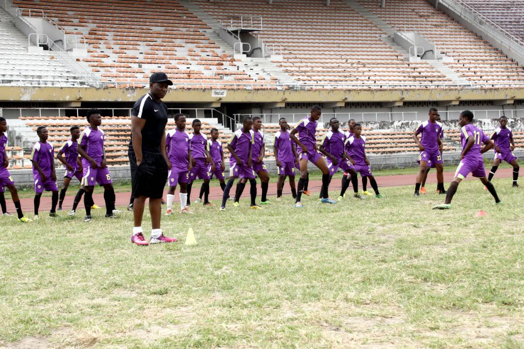 oasisfcnig's tweet photo. Ex international: Daniel Amokachi MON, OON was in charge of our youth team training yesterday at the main bowl national stadium. The players all had fun. Thank you @frenzziiibull we all love and appreciate you. #DanielAmokachi #Dbull #Oasisfc #movingforward #workstillinprogress https://t.co/H0cHP52vEJ