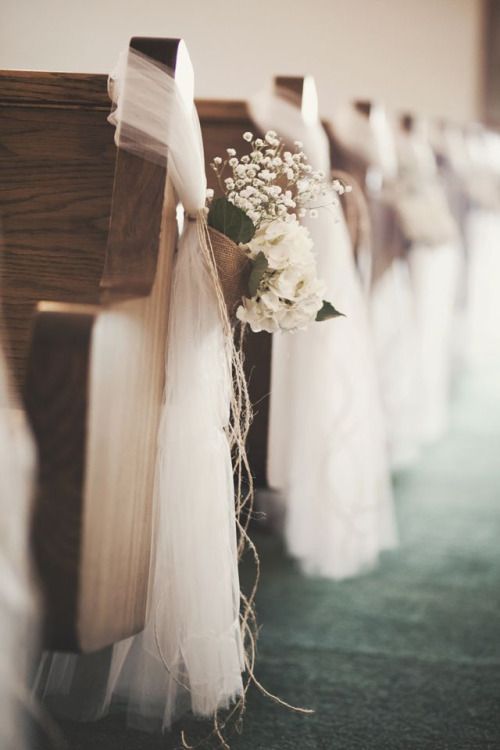 So easy, so simple wedding décor for your wedding! 😍 😍
   #WeddingDecor #WeddingInspiration #WeddingDecoration #SimpleWedding #ChicWeddings #ThatsDarling #WeddingGlamor #Beautiful #WeddingAisle #WeddingAlter #FloralLove #Flora #Flowers #Bridetobe #WeddingPlanning