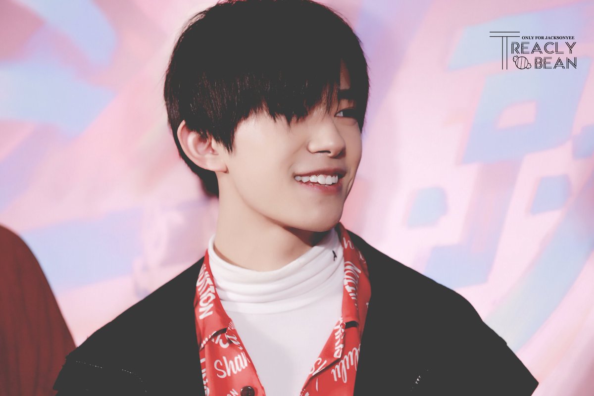 JacksonYee_YT's tweet photo. "I love you more than any words can express. I want to give you all the seasons - wind of spring, rain of summer, fruits of autumn, and snow of winter,  to your enthusiasm."
“对你何止一句喜欢而已，简直是想把春风夏雨秋果冬雪全部献给你的炽热阿。”

cr.TreaclyBean_易烊千玺个站 https://t.co/xvJoCfns4f
