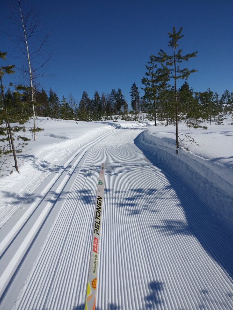 samitintti's tweet photo. Harvoin on näin hyvää hiihtokeliä tarjolla tähän aikaan vuodesta. https://t.co/8O1N87JoQH