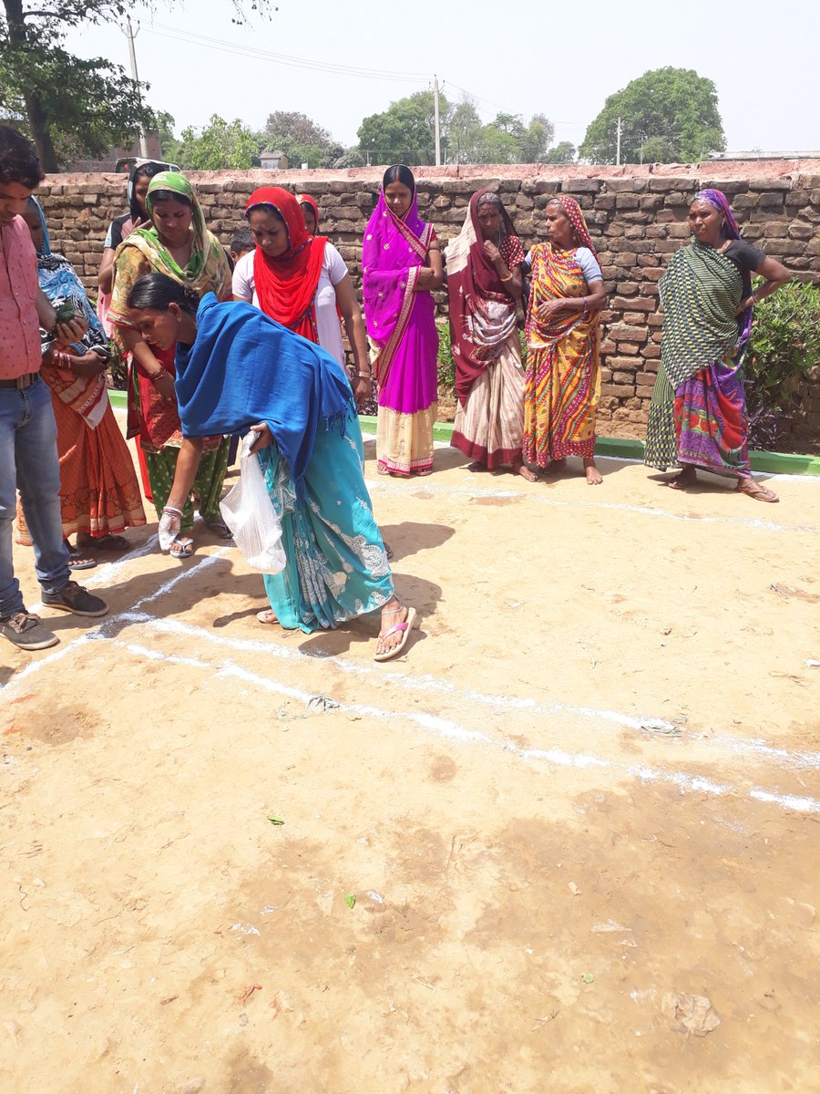 SwachhTumkur's tweet photo. Team Karnataka conducting CLTS &amp; Gadda Khodho Andolan (Drive for Pit Digging) in Naubatpur District of Bihar.
#SatyagrahaSeSwachhagraha
#ChaloChamparan 
#ZSBP 
@tatatrusts 
@swachhbharat https://t.co/NvORhf8RbZ