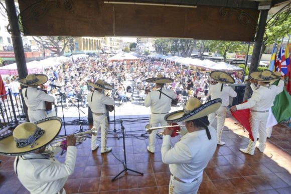 _TTorremolinos's tweet photo. Veintiocho asociaciones de 21 países serán los protagonistas este sábado 7 y el domingo, 8 de abril, del 'XXIV Día del #Residente Extranjero de #Torremolinos' 🌍 👉 https://t.co/TTGCIvO3F9 #Gastronomía + #artesanía + #folclore @Torremolinos_on https://t.co/VMgvvB5wPC
