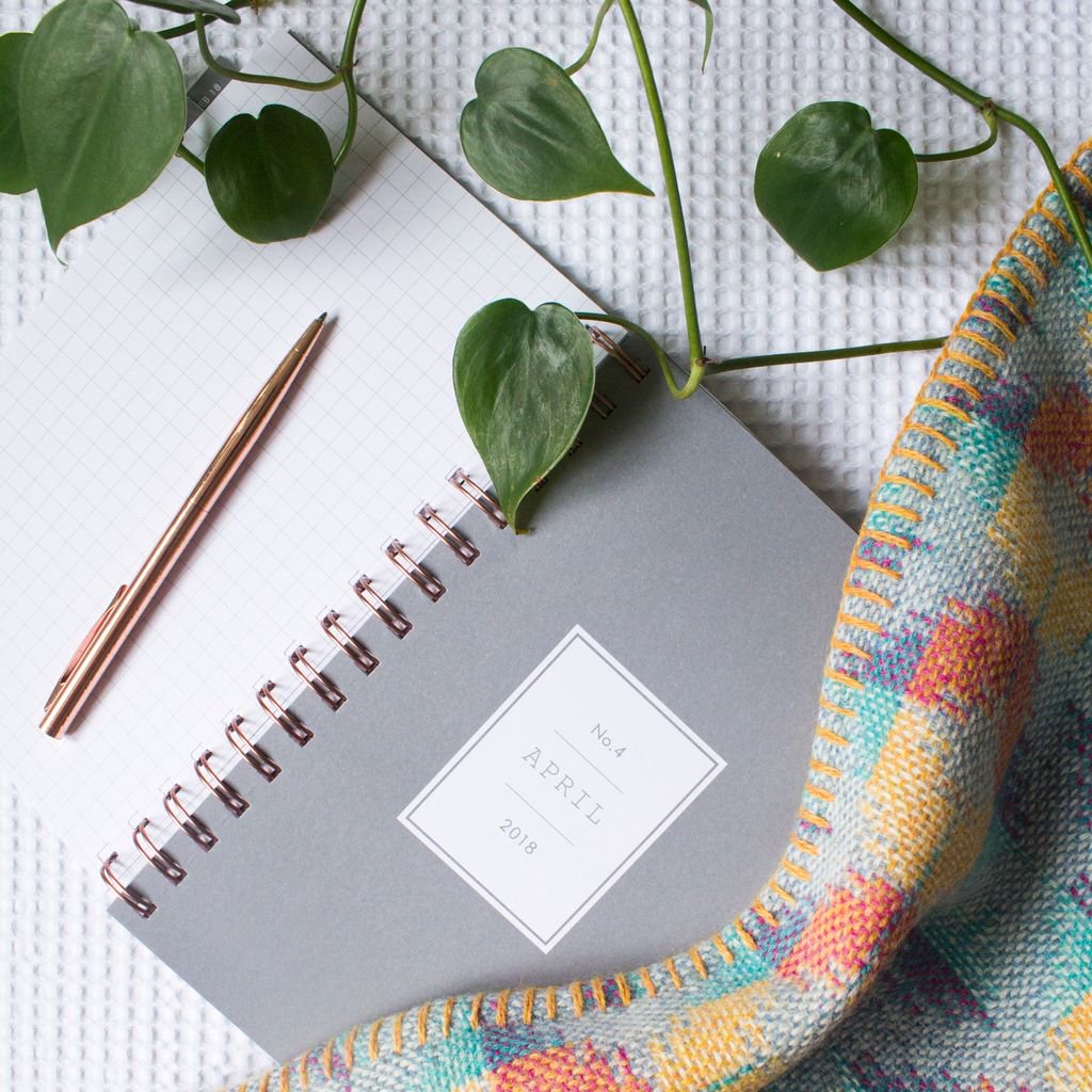 RowennaMason's tweet photo. Hello April. I hope you all had a restful Easter. I disappeared for a while with a cold and general life busy-ness. Now looking forward to some sunshine and a bit of a break!
#spring2018 #SUYhome #kinfolkhome #thismomentofmine #springstyle2018 https://t.co/LcpbT9iTkk
