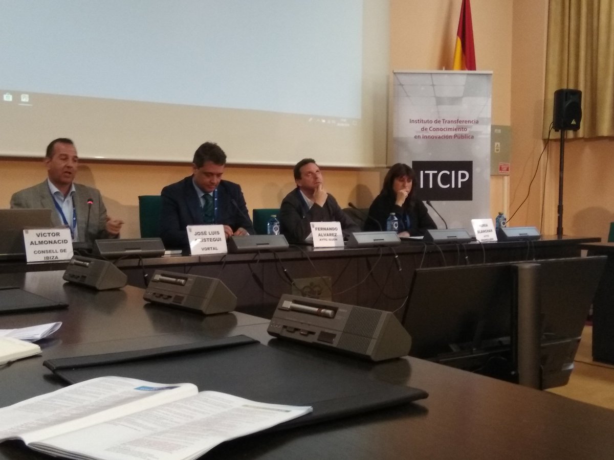 RenatoAquilino's tweet image. #CNIS2018.  Magnífica exposición de @nuevadmon sobre la legislación sobre Contratación en el Sector Público.