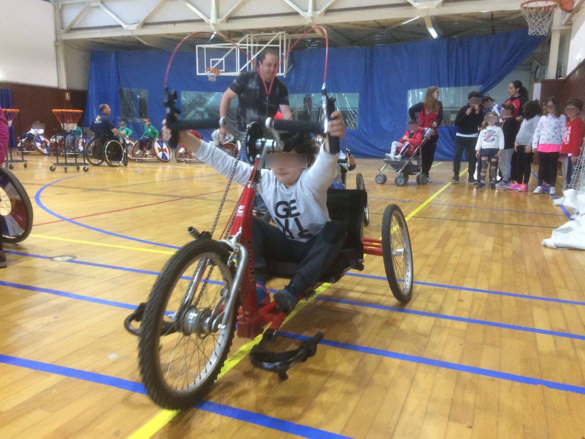 RGCC_Oficial's tweet photo. Hoy, durante la “Aventura en el Grupo” de Semana Santa, disfrutamos por 1ª vez de la actividad #DeporteInclusivo. Una iniciativa de nuestro departamento de #DiversidadFuncional junto con la Asociación ALPE, y una experiencia preciosa para los niños participantes.👏🏻👏🏻👏🏻#RGCC https://t.co/oYnXOVY4ke