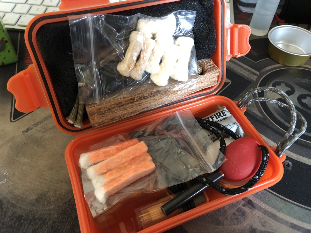ChrisLeeTM's tweet image. @Black_Scout One of my trusty small kits Jack, this one is in my EDC bag 👍🏼👌🏼Keeping it simple, following yours and Chris’s @Preparedmind101 advice 😎👍🏼
#FireKit #Survival #Prepared #EDC