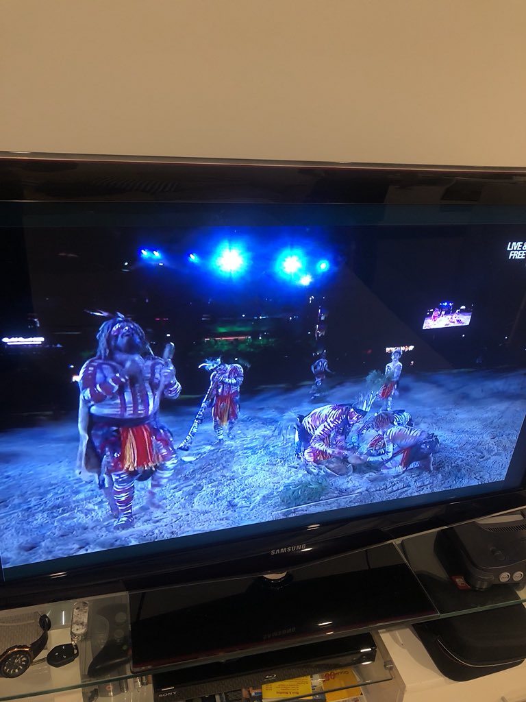 NathanAppo's tweet image. That’s my people right there🙌🏾

Brother Luther Cora representing..

Welcoming all the good spirits 

#Commonwealth2018 #openingceremony #firstnationpeople #smokingceremory #GC2018