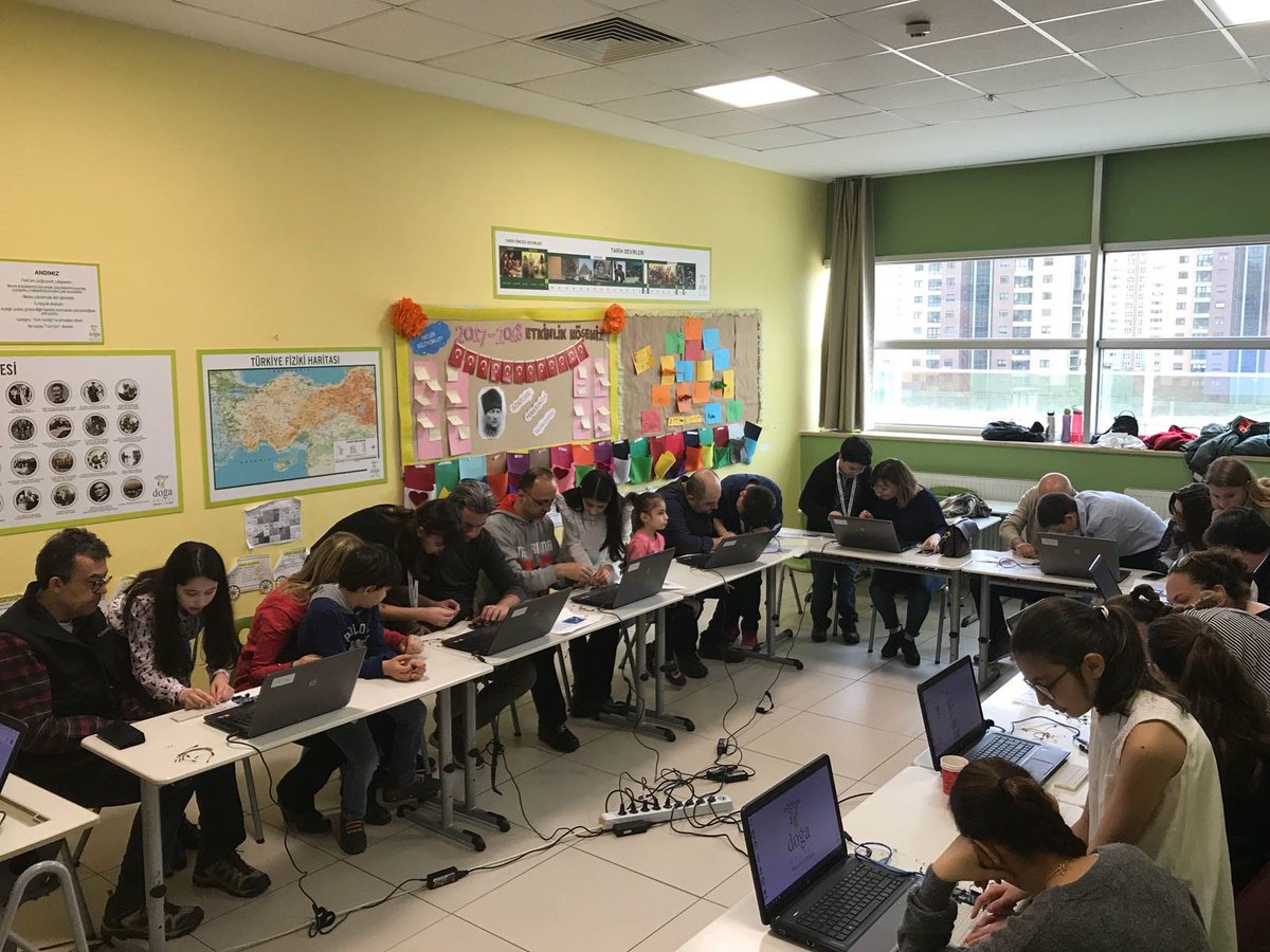 Ataşehir 1 Kampüsü öğrencilerimizin öğretmen, velilerimizin ise öğrenci olduğu MakerDay etkinliğinde Kodlama ve Robotik dersinde yaptığımız uygulamaları anlattık. #dogatech