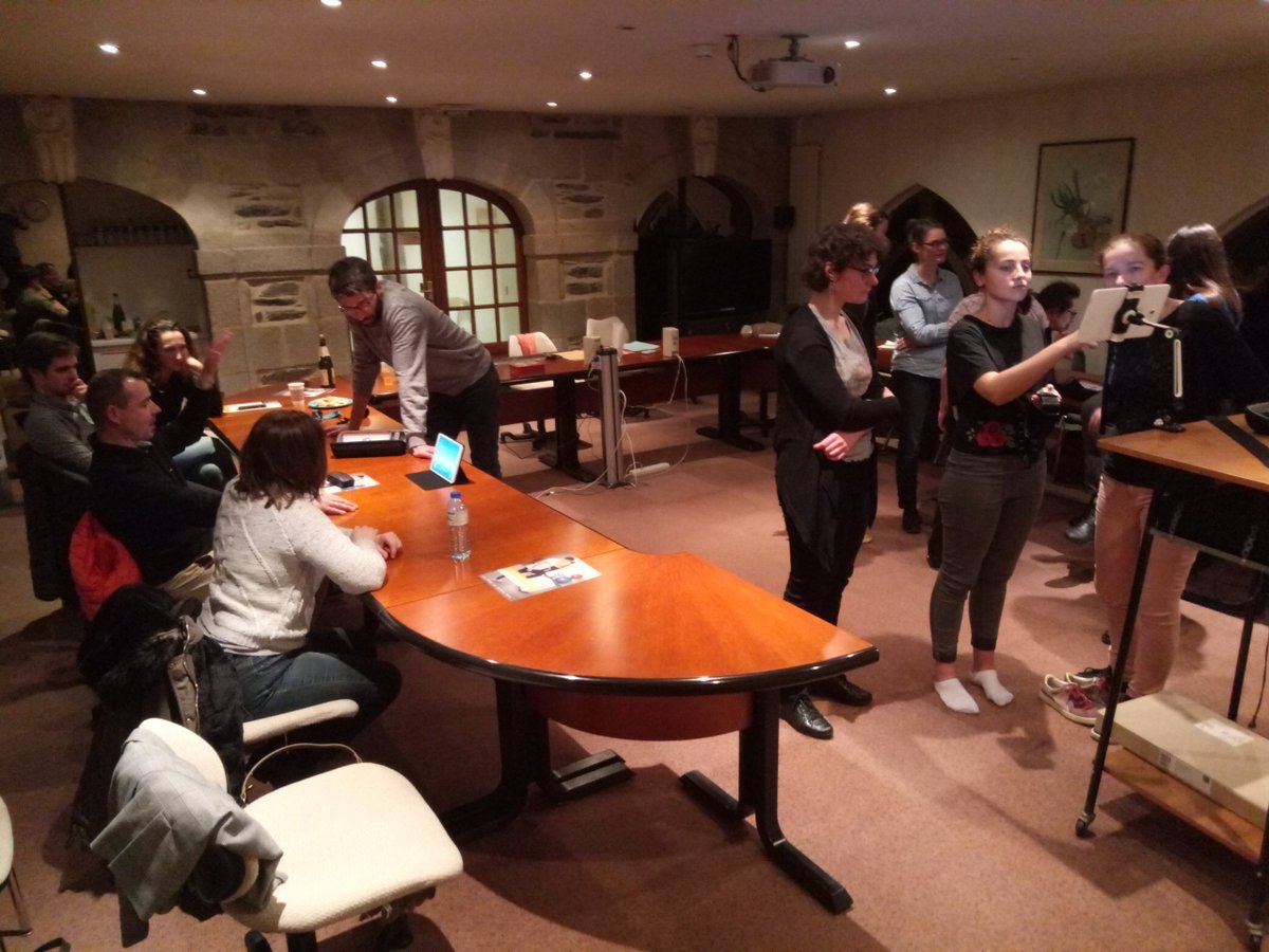 HelierPole's tweet photo. Lancement de l'étude TELEPARK au @HelierPole avec les kinés libéraux d'Ille et Vilaine. L’objectif ? Évaluer l’appropriation d'un serious game d’entraînement au mouvement en cabinet, pour des patients parkinsoniens.
#LivingLabISAR #rennes #Parkinson #telepark https://t.co/2M1akbJWlX