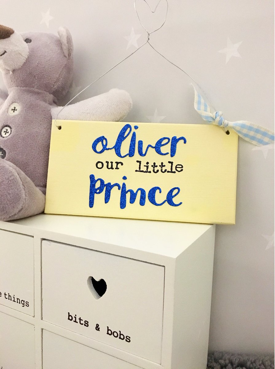 bossyflossys's tweet photo. Do you have a little prince 👑 or princess 👸🏼? lots of colours available in our etsy shop > https://t.co/4R6TADEkjK #LittlePrince #LittlePrincess #HangingPlaque #Plaque #Giltter #Sparkle #Pastels #Handmade #MadeWithLove #childrens #Kids #Girl #Boy 💛💖 https://t.co/sevHpUIXyI
