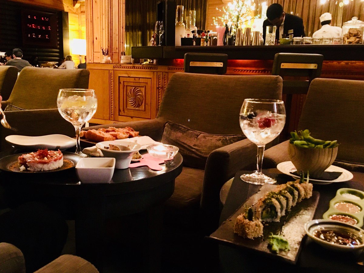 Soldeu_ski's tweet photo. Fancy a mid week treat? Then head over to the Sport Hermitage Glassbar 1850. They have a variety of snacks and appetisers for any time of day, and their speciality drink is the Gin Tonic, with specialist gins and a range of tonics for your choosing #youdeserveit https://t.co/pPR0TFtTzE