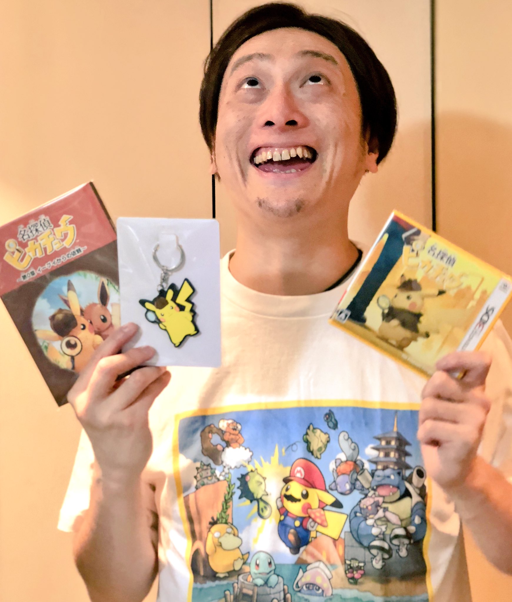 Jpポケモンだいすきクラブ やっと手に入れた 名探偵ピカチュウ 次世代whfで宣伝しまくってたから 凄く愛着があるなぁ ちゃんと初回特典もついてるよ 名探偵ピカチュウ ピカッとひらめいた おはスタポケモン部 ものまね芸人jp T Co