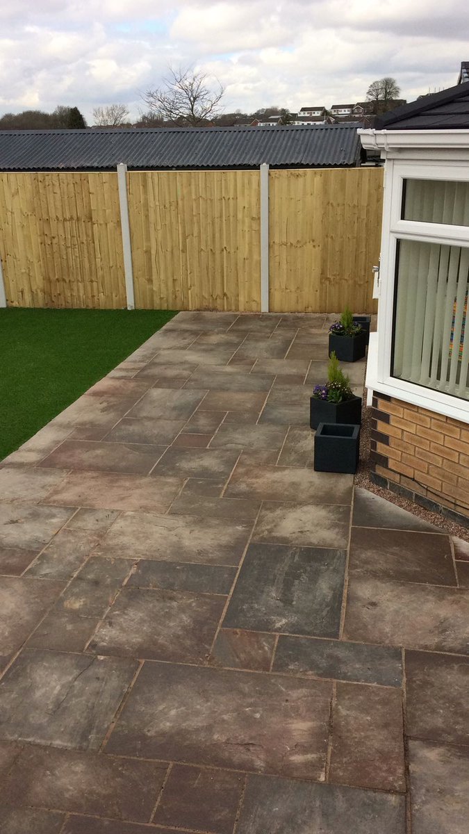 DonmacSolutions's tweet image. Landscaping project. Installing land drains, Indian stone slabs and artificial grass. #beautiful #teamwork ❤