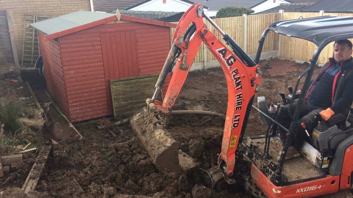 DonmacSolutions's tweet image. Landscaping project. Installing land drains, Indian stone slabs and artificial grass. #beautiful #teamwork ❤