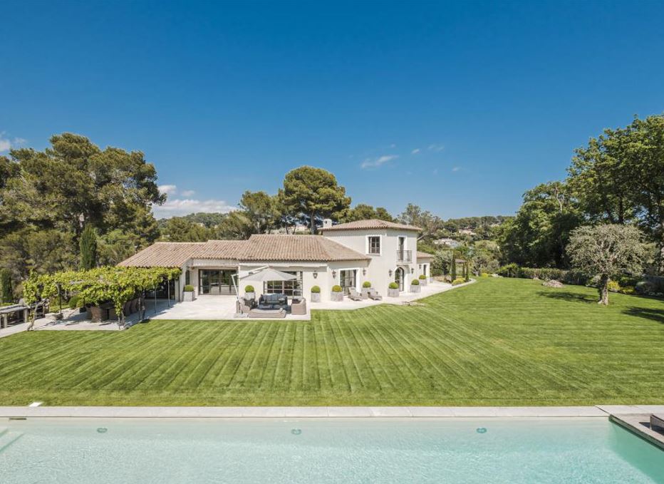 elegantaddress's tweet photo. Take a look at our #blog to find out our favourite #luxury properties along the #FrenchRiviera, chosen by our multi award-winning experts from our hand-picked portfolio of over 1,200 world-class villas and apartments. https://t.co/adcrjQp660 ☀️ https://t.co/95QH79pYAK