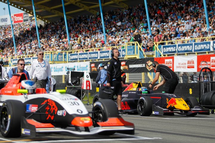 FRNECUP's tweet photo. NEWS: Due to a fluctuating number of entries at some events, we've amended our 2018 #FormulaRenaultNEC calendar and strengthened our relationship with the @RenaultSpSeries #FormulaRenault Eurocup!
Full story via the link! >> https://t.co/2bmynJw0ov
#FRNEC #RenaultSport https://t.co/kExL5aG0eT