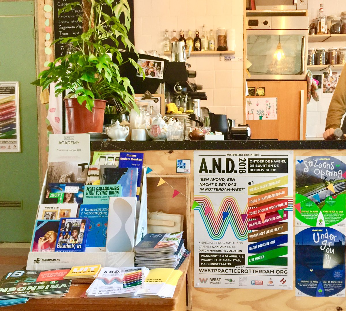 De poster en de flyers al gespot? Niet te missen: West Practice A.N.D. 2018. Maak je keuze uit de programmaonderdelen! westpracticerotterdam.org #west #m4hrotterdam #delfshaven #kansenzone