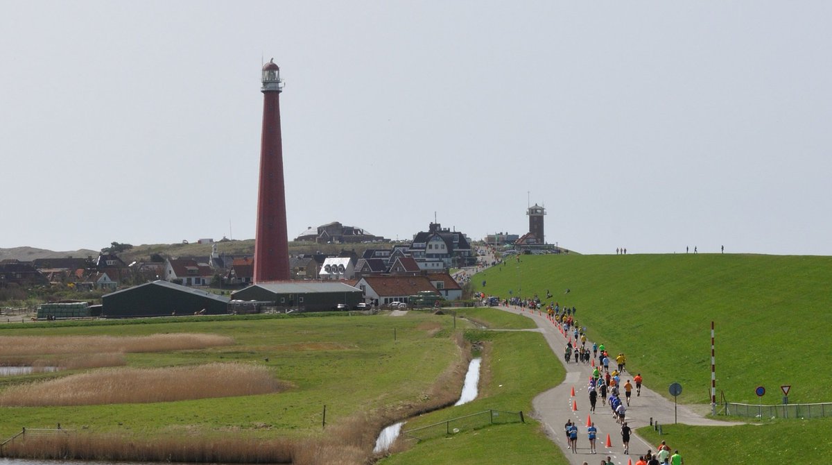 Zondag loop ik samen met collega's <a href="/RustenburgJ/">Jeffrey Rustenburg</a> en <a href="/68ABS/">Annemarie Beentjes</a> de #bedrijvenloop tijdens de <a href="/HalveDenHelder/">Halve van Den Helder</a> Het belooft een mooie dag te worden! #hardlopen #denhelder