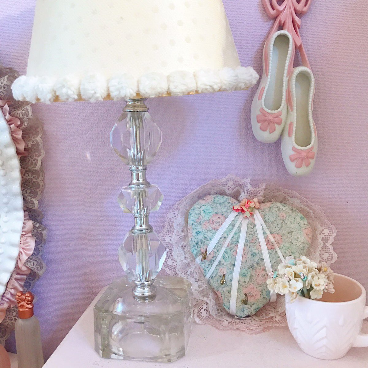 RorettasRoom's tweet photo. クリスタルガラスのVintage Light💫⭐️ ハートのウォール フックは鍵などを引っ掛けてお使い下さい♡ https://t.co/oIuOGzda2g