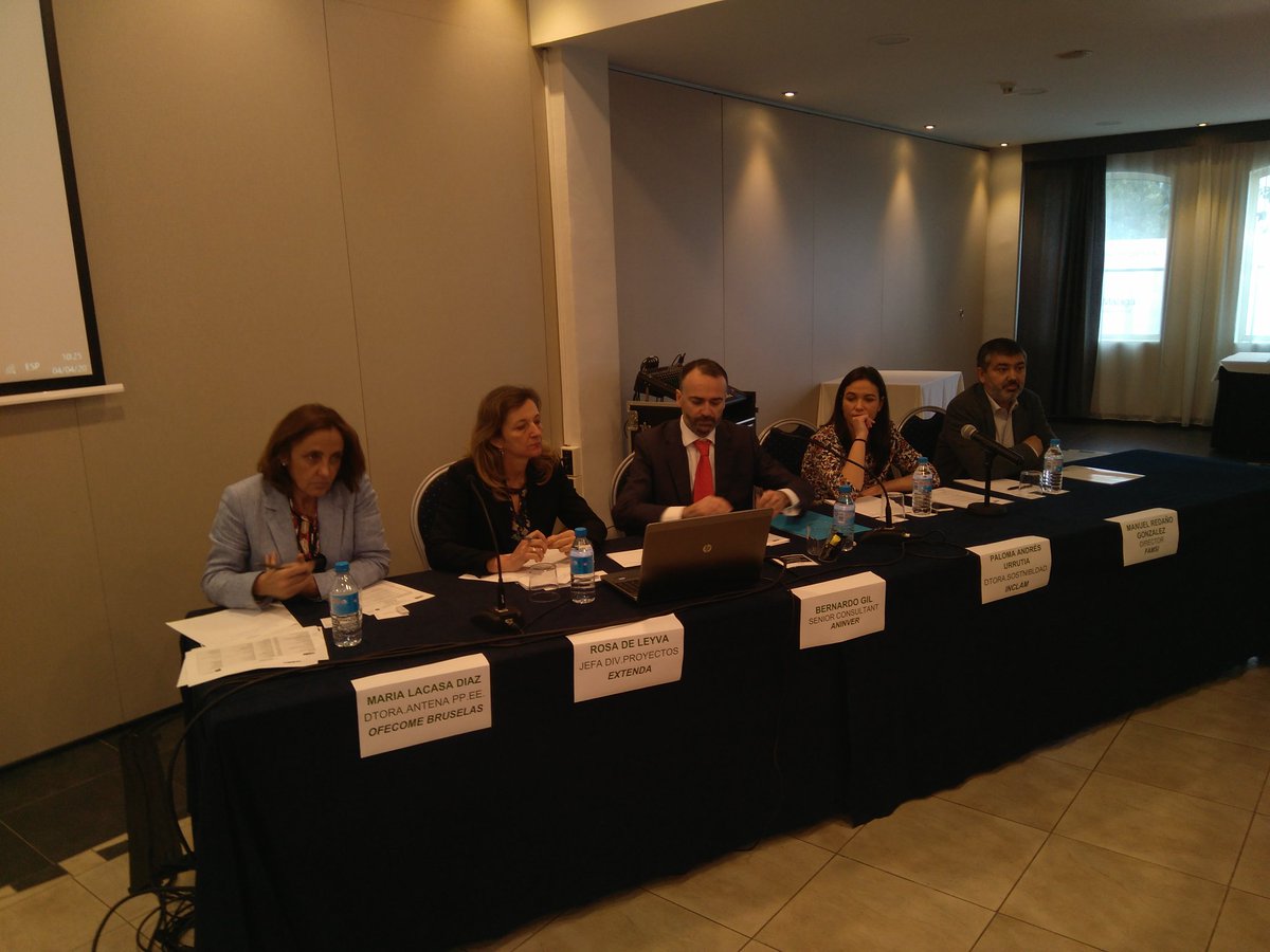 esanarr's tweet photo. Presentación de @aninver compartiendo su experiencia en proyectos #multilaterales en el evento @extendajunta #ClubMultilateral en Málaga https://t.co/DrbOupjxWE