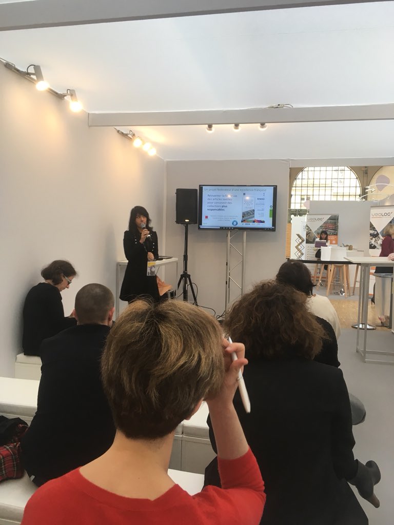 NeodoxaMerch's tweet image. #salontraffic Au Workshop 3 on aborde l’engagement d’une démarche de développement durable par le recyclage des textiles. C’est @CETI_tex_innov qui s’y colle, à suivre!