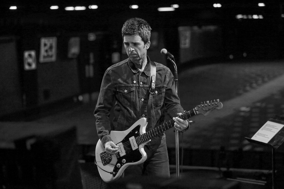 Noel gallagher's high flying birds. Noel gallagher. Noel gallagher 2019. Noel gallagher's high flying birds noel gallagher's high flying birds. Gallagher s high flying birds.