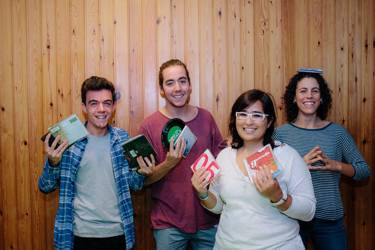 Aquí podeu escoltar el podcast del <a href="/sonaencatala/">Sona en català</a> d'ahir al vespre. Dues hores amb tota l'actualitat de la música feta en català. Amb una entrevista a <a href="/lausanaoficial/">LAUSANA</a>, l'agenda de concerts, <a href="/JoanMasdeu/">Joan Masdéu</a>, Sangtraït i molt més. radiosilenci.cat/#/programs/son… #laGarriga #VallèsOriental