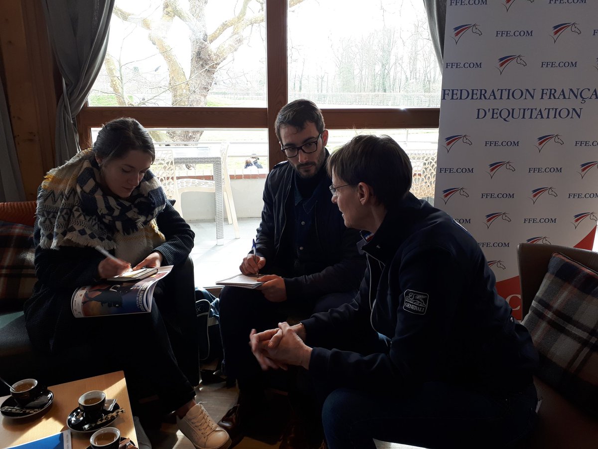 FRA_Equitation's tweet photo. #Para-dressage Journée presse pour l'équipe de France au @PIC_Deauville Les cavaliers et le staff se prêtent au jeu des questions-réponses. #ObjectifTryon https://t.co/KO1XpjoDrR
