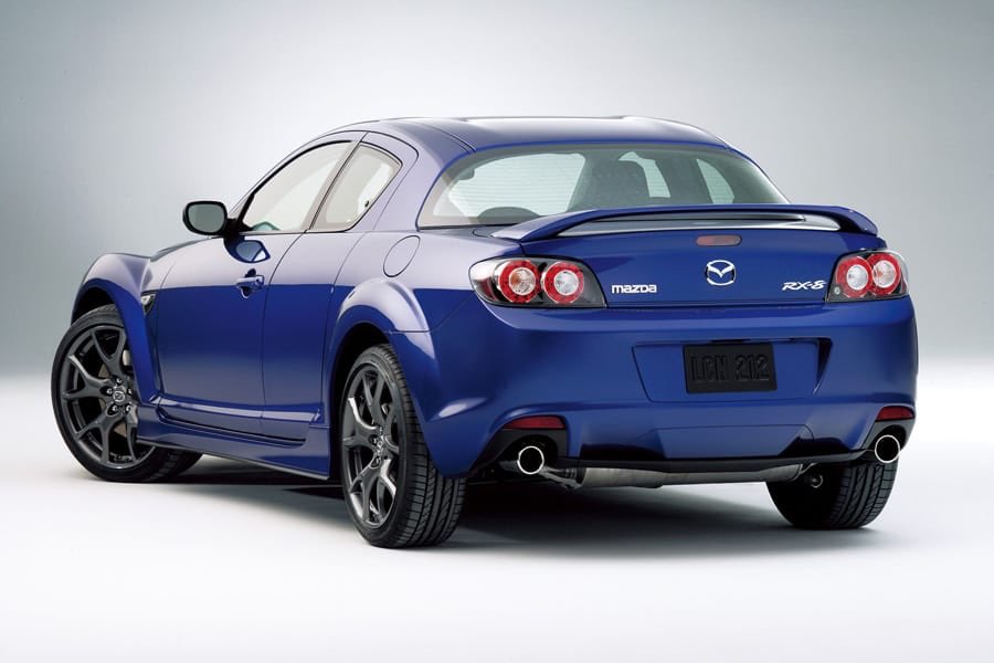 好き勝手に車を語るアカウント マツダ Rx 8 スポーツカー不況時代にマツダの出した答えは観音開きのロータリースポーツ 独特な構造で重量 剛性と後席実用性を両立させたことで 子供がいる家庭でも奥様を説得可能に 熱い開発ストーリーが語られた