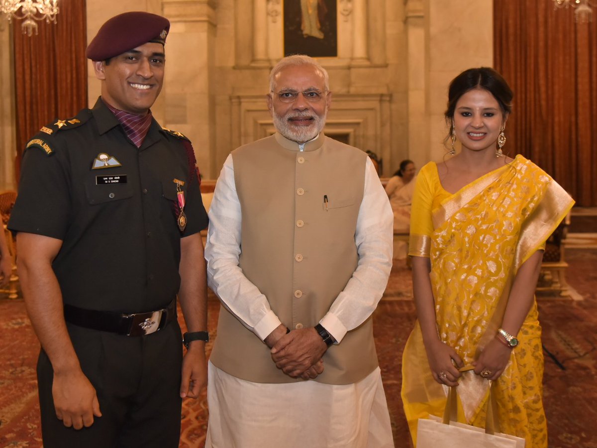 Akashch77798696's tweet photo. Men who deserve @narendramodi thanks sir to give this honour to the deserving 1 🤗
MSD##
@BleedDhonism Congo👌👌👌 https://t.co/a1qSgKdXD9