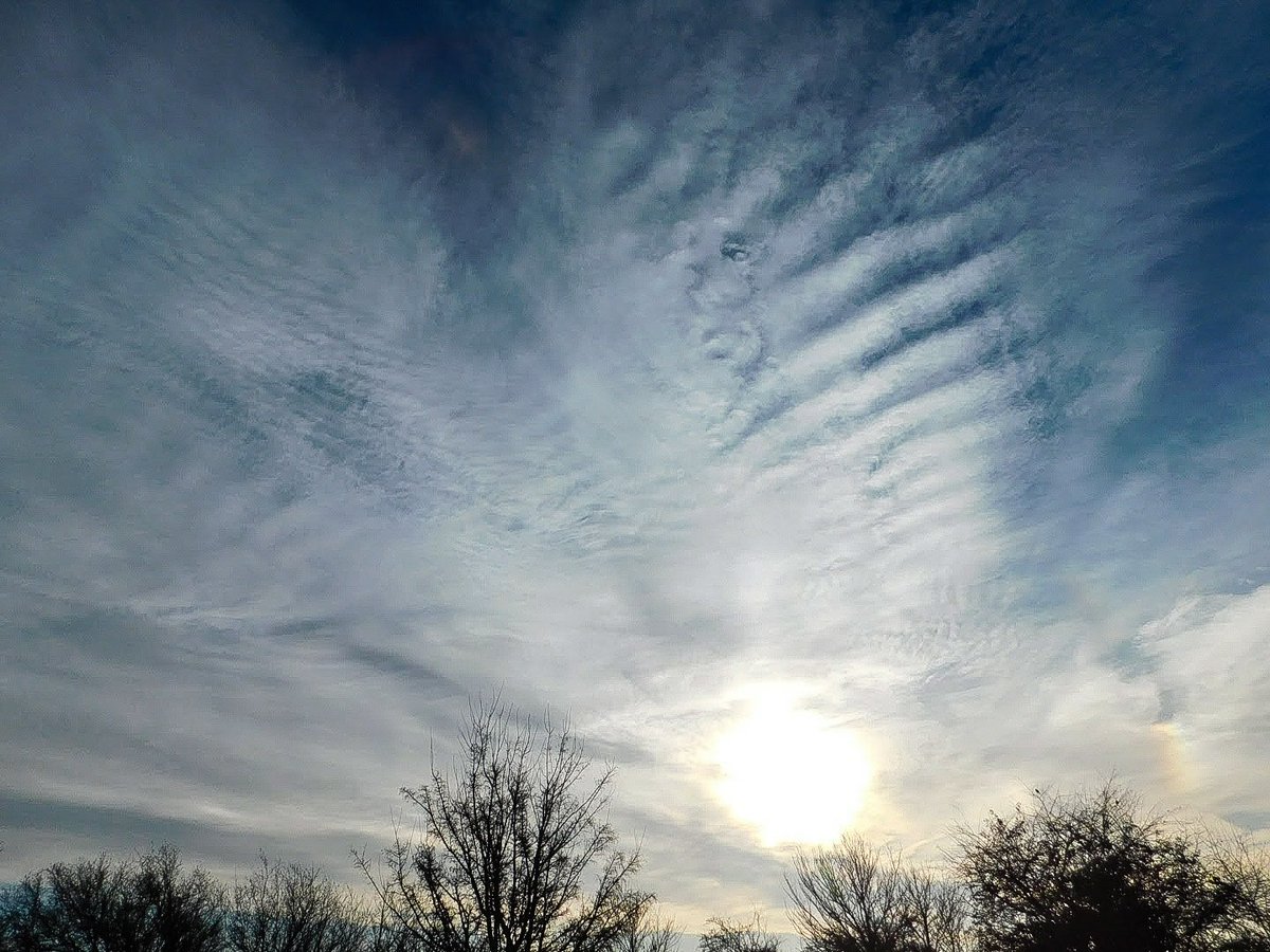 CloudAppSoc's tweet photo. RT @CarlaSears: #WednesdayWisdom #morning #clouds #Graveley #Hertfordshire @500pxrtg #loveukweather #ThePhotoHour @WeatherHerts @hertslife @CloudAppSoc https://t.co/nsO2FNkNOs