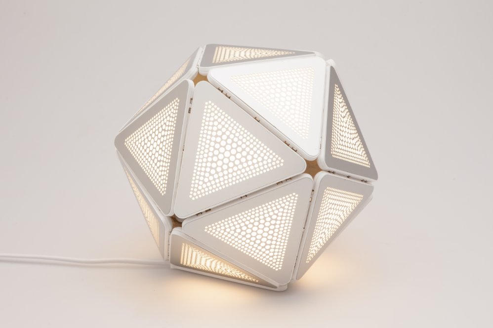 .<a href="/MySMARTBUNCH/">SMARTBUNCH</a> launches the first eco-friendly modular light bulb. Offering flexibility and simplicity, the innovative design can be reworked in a multiplicity of ways to create new shapes and styles, transforming seamlessly using magnetised LED triangles. aestheti.cc/rzgyh