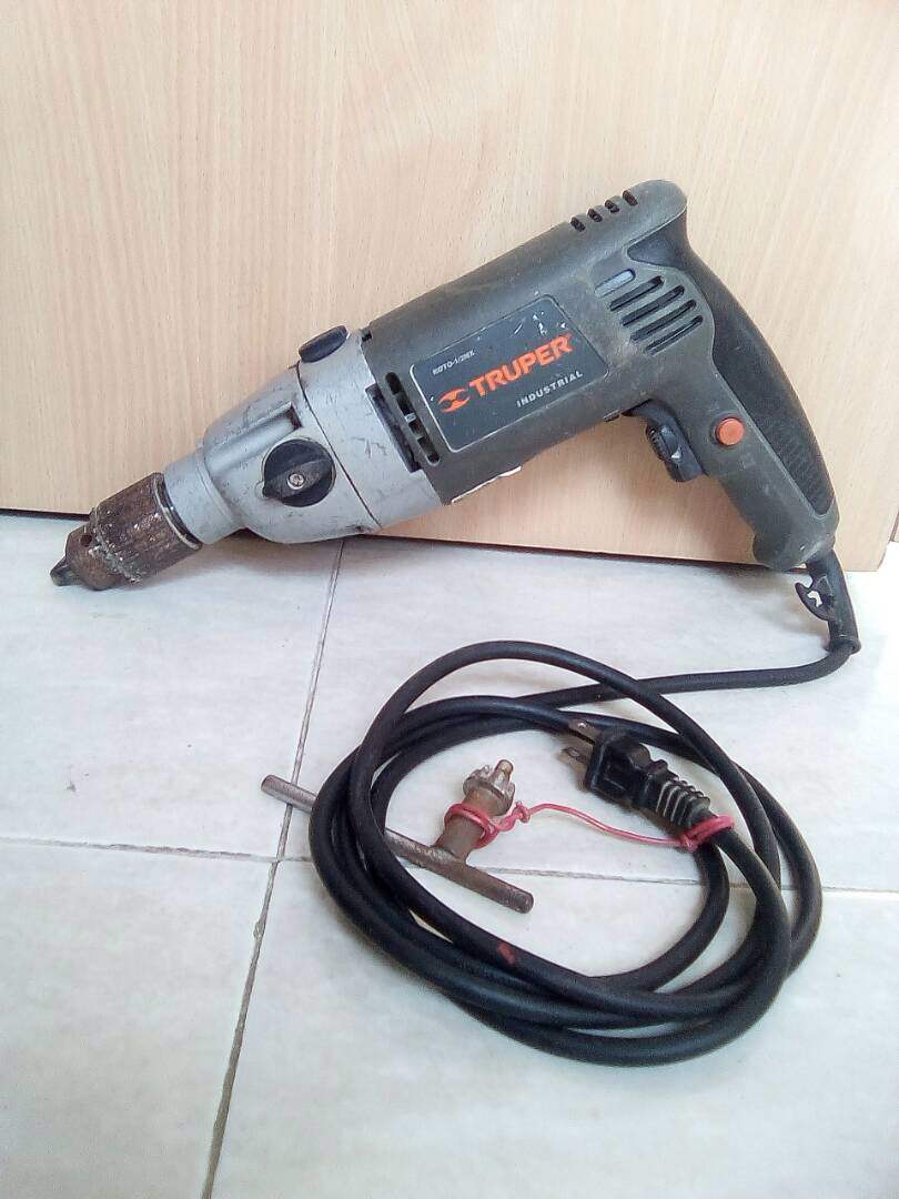 RT_Aragua's tweet photo. Se vende por motivo de viaje Taladro, Máquina de Soldar y Trozadora Precio de Oportunidad con factura de compra  información al 04165925118 / 02436717751 https://t.co/NBoUoFYP8S