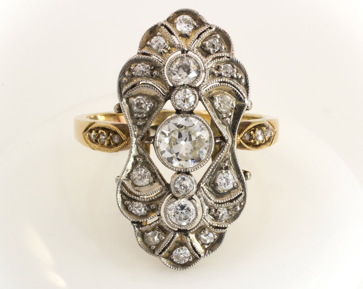 Femmeontrend's tweet photo. Discover why you should be collecting antique jewelry: 

https://t.co/u9ZXfVXQqN https://t.co/G0ZUQXwgmM