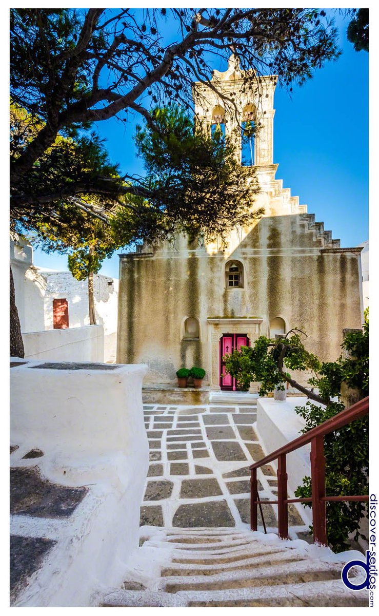 DiscoverSerifos's tweet photo. During the Easter liturgical celebrations, beauty meets tradition at the courtyard of the Monastery of Taxiarches in #Serifos https://t.co/z2hDqCmgqb