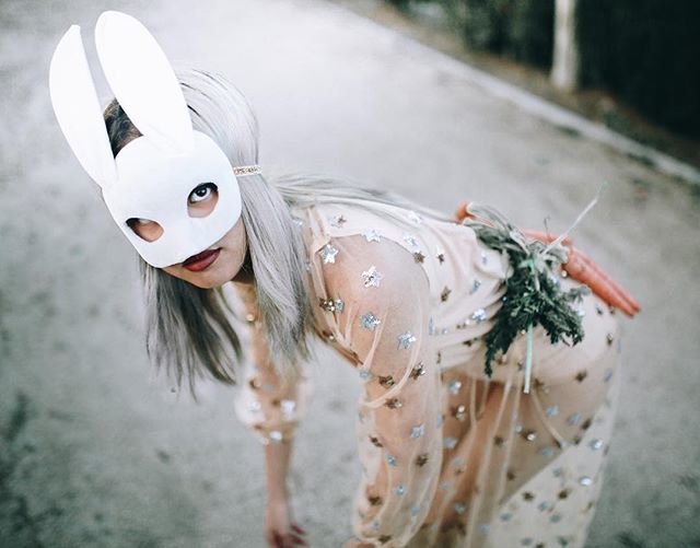 movingthecocos's tweet photo. Dear Alice don't eat carrots...
.
.
.
.
#aliceinwonderland #portraitphotography #fashionpost #bunny🐰 #instacool https://t.co/osaXW80DYK
