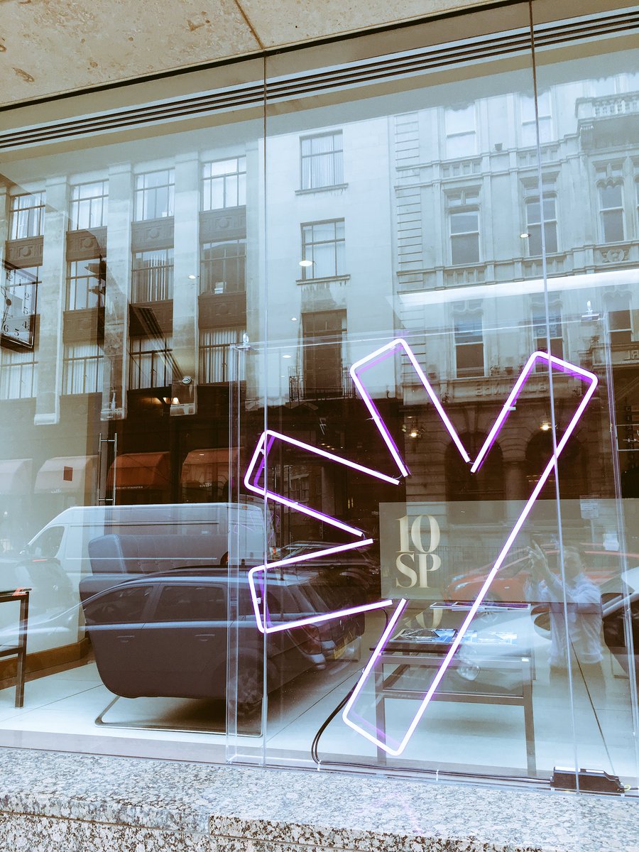 TeamStoweRacing's tweet image. Shiny new sign in support of @LeedsIntFest @LeedsBID kindly delivered by @LeedsBIDRangers #10SP #leedsintfestival #leedscitycentre
