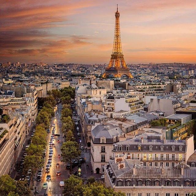 Sunset in Paris...
•
•
•
•
•
#loves_paris #parisjetaime #igersparis #topparisphoto #bns_paris  #igersfrance #super_france #igers_paris #pariscityvision #hello_france #visitparis #loves_france_ #topfrancephoto #seulementparis #iloveparis #huffpost… ift.tt/2ItX6yd