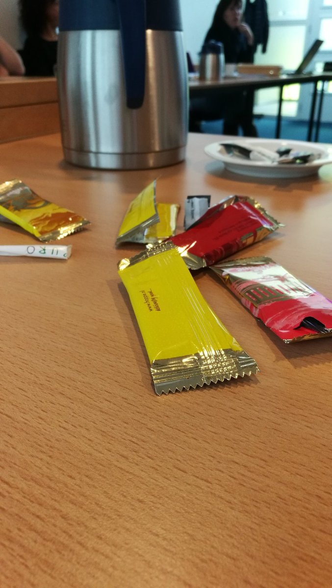 MetalMelvin's tweet photo. Presentatie over projectmatig werken. Heb mezelf voorgenomen een koekje te pakken bij ieder cliché plaatje/stripje in de presentatie. Ik kom koekjes tekort. https://t.co/hYXtGX2vdq