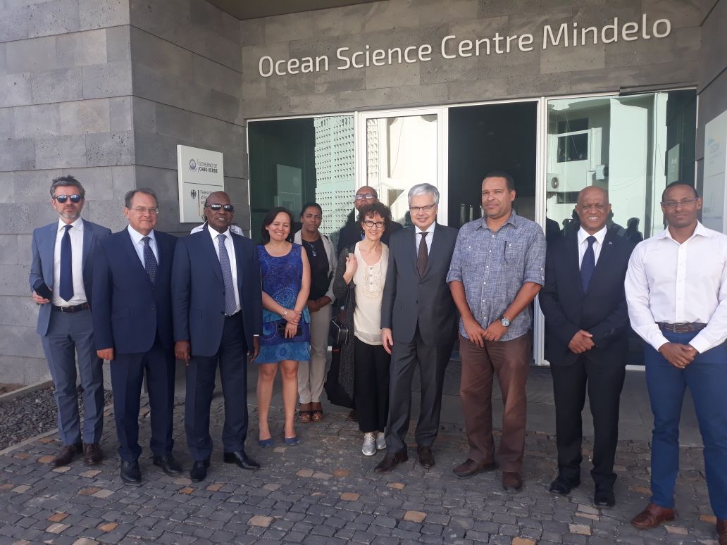 Honorable visit from the Vice-Prime Minister of Belgium #DidierReynders and his delegation.
We spoke about #marineresearch and #oceansustainability. #OSCM #Caboverde
#Belgium